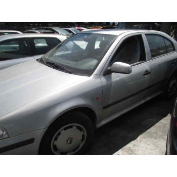 skoda octavia berlina (1u2) del año 2000