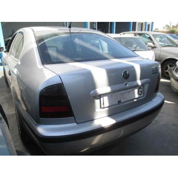 skoda octavia berlina (1u2) del año 2000