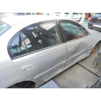 toyota avensis berlina (t 22) del año 2001