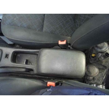 toyota avensis berlina (t 22) del año 2001