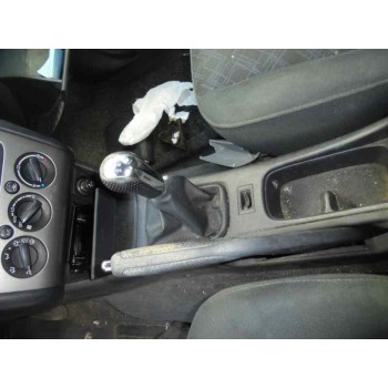 toyota avensis berlina (t 22) del año 2001