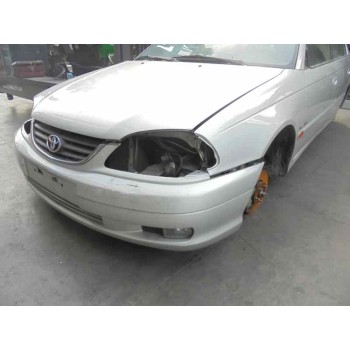 toyota avensis berlina (t 22) del año 2001