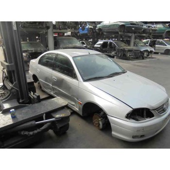 toyota avensis berlina (t 22) del año 2001