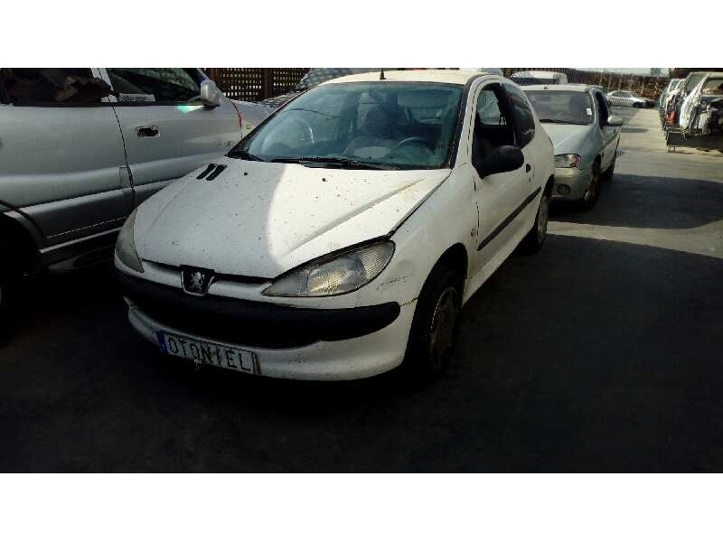 peugeot 206 berlina del año 2000