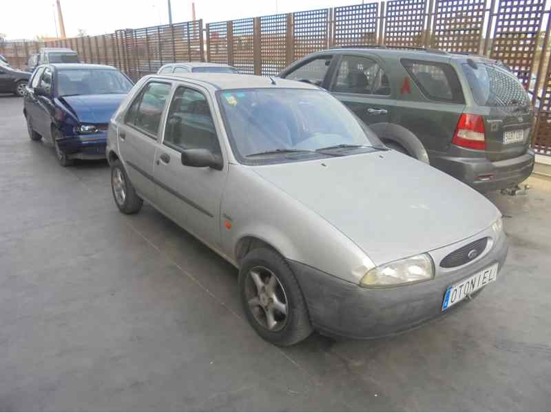 ford fiesta berlina del año 1996