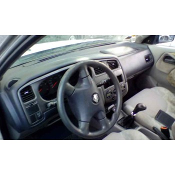 nissan primera berlina (p11) del año 2001
