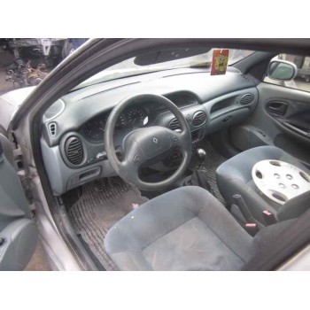 renault megane i berlina hatchback (ba0) del año 1996