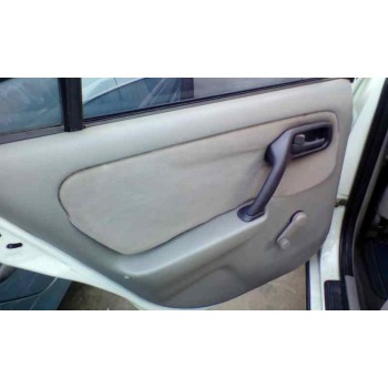 nissan primera berlina (p11) del año 2001