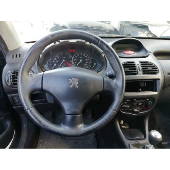 peugeot 206 berlina del año 2002