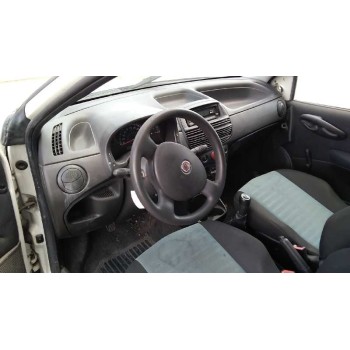 fiat punto berlina (188) del año 2011