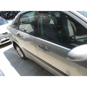 ford focus berlina (cak) del año 2001