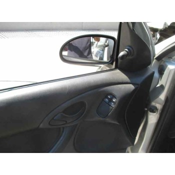 ford focus berlina (cak) del año 2001