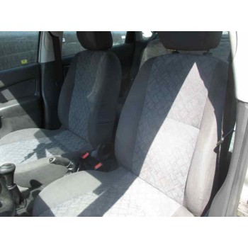 ford focus berlina (cak) del año 2001