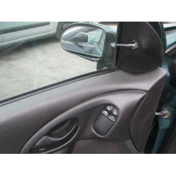 ford focus berlina (cak) del año 2001