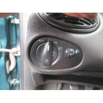 ford focus berlina (cak) del año 2001