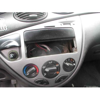 ford focus berlina (cak) del año 2001