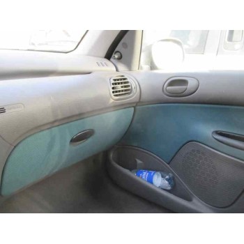 peugeot 206 berlina del año 2000