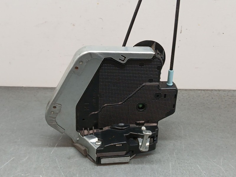 Recambio de cerradura puerta trasera derecha para lexus is iii (_e3_) 300h (ave30_) referencia OEM IAM a046693 8 pines 