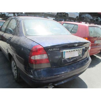 daewoo nubira berlina del año 2000