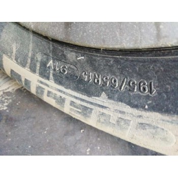 toyota auris del año 2012