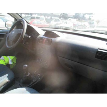 opel corsa c del año 2001