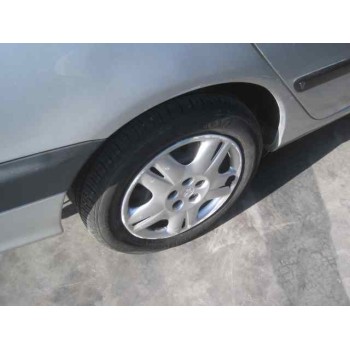 toyota avensis berlina (t 22) del año 2002