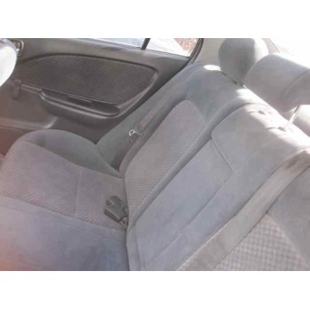 toyota avensis berlina (t 22) del año 2002