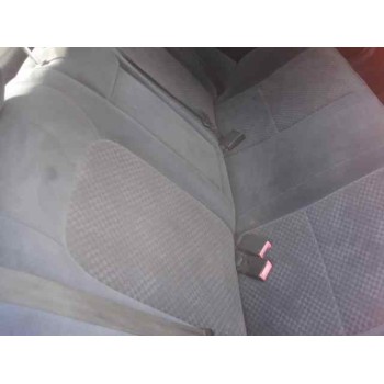 toyota avensis berlina (t 22) del año 2002