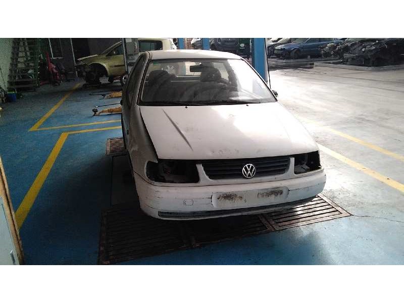 VOLKSWAGEN POLO BERLINA (6N1)