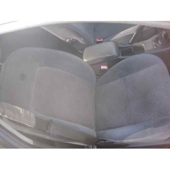 toyota avensis berlina (t 22) del año 2002