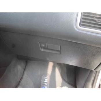 toyota avensis berlina (t 22) del año 2002