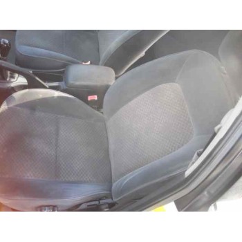 toyota avensis berlina (t 22) del año 2002