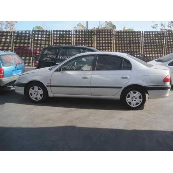 toyota avensis berlina (t 22) del año 2002