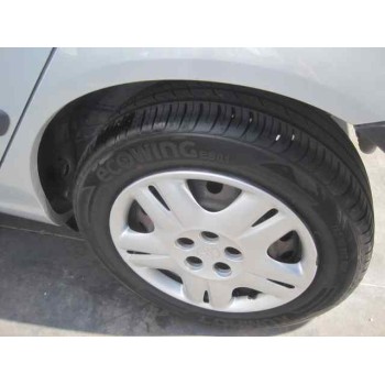 toyota avensis berlina (t 22) del año 2002