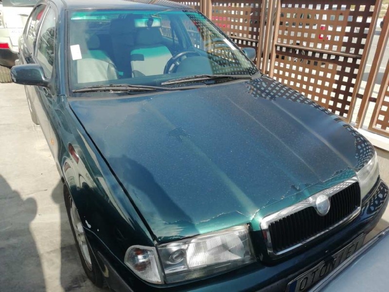 SKODA OCTAVIA BERLINA (1U2)