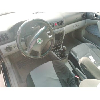 skoda octavia berlina (1u2) del año 1998