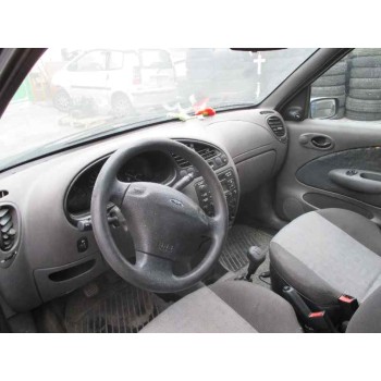 ford fiesta berlina (dx) del año 2000