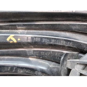 Recambio de piloto trasero derecho para peugeot 208 referencia OEM IAM 9825601180  