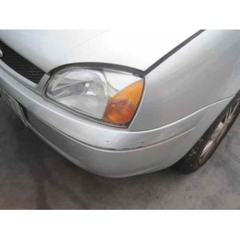 ford fiesta berlina del año 2002