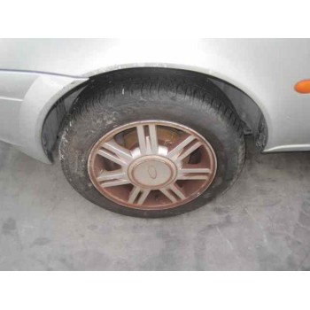 ford fiesta berlina del año 2002