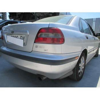 volvo s40 berlina del año 1999