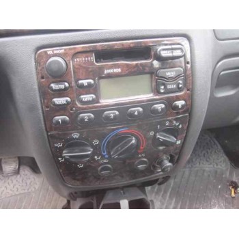 ford fiesta berlina del año 2002