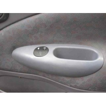 ford fiesta berlina del año 2002