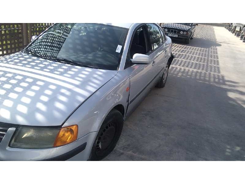 VOLKSWAGEN PASSAT BERLINA (3B2)