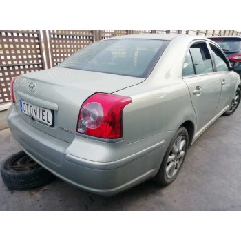 toyota avensis berlina (t25) del año 2006