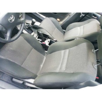 toyota avensis berlina (t25) del año 2006