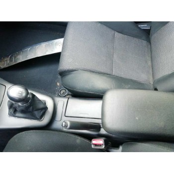 toyota avensis berlina (t25) del año 2006