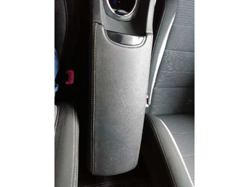 Recambio de apoyabrazos central para toyota avensis touring sports advance referencia OEM IAM   