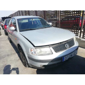 VOLKSWAGEN PASSAT BERLINA (3B2)