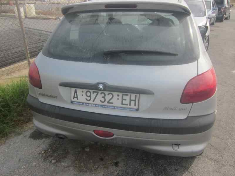 peugeot 206 berlina del año 2000